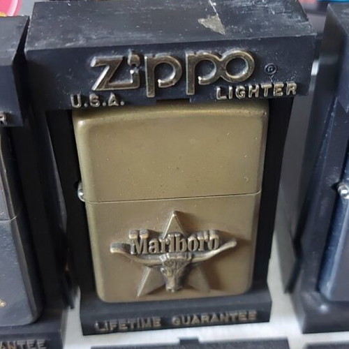 Zippo collection like new, about 500 lighters with accessories