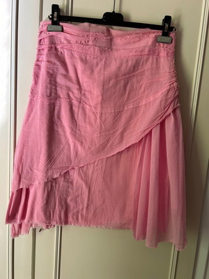 Wetseal skirt size M pink like new, airy and cool