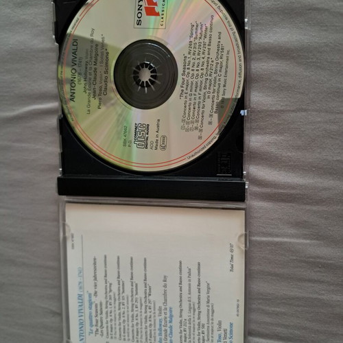 Vivaldi The Four Seasons CD like new, classical