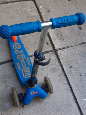 Micro Kids Folding Mini Deluxe Scooter like new for ages 2-5