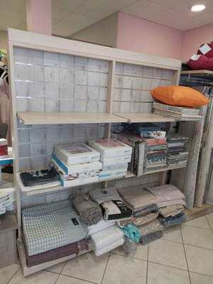 Γόνδολα με ράφια σαν καινούργια, ξύλινη για επαγγελματικό χώρο