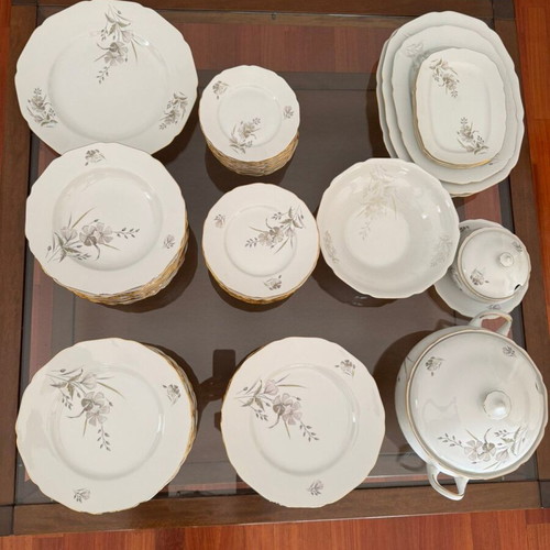 Hutschenreuther complete serving set Germany like new with gilded details