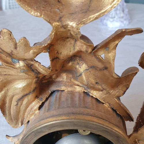 Mantel-initiales au dos V.R clock used, white marble 19th century