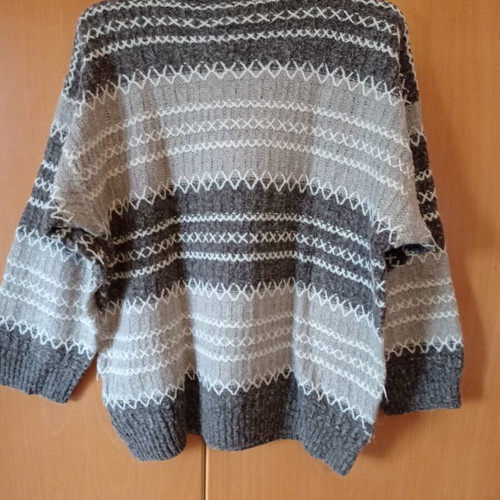 Women's sweaters used, pack of two, beige and brown, size medium