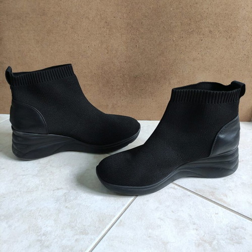 Sock boots size 39 like new, black with low sole