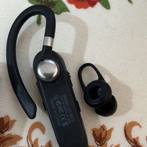 New Bee LC-B45 Bluetooth handsfree headset like new