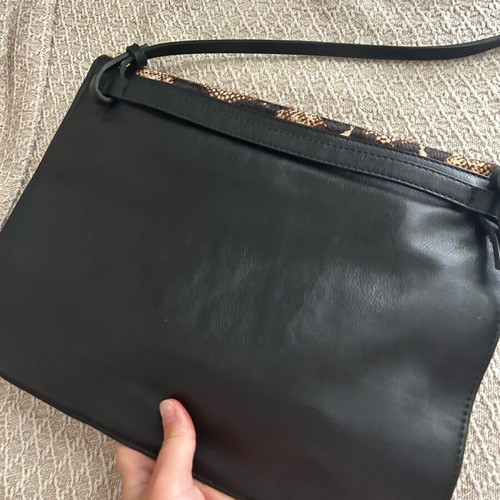 Zara shoulder bag snake print like new, black