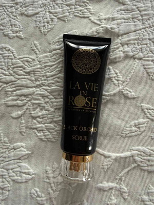 Scrub La Vie En Rose Black Orchid new facial exfoliator