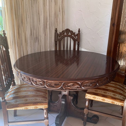 Round dining table with 6 chairs used, carved legs, 1.15m
