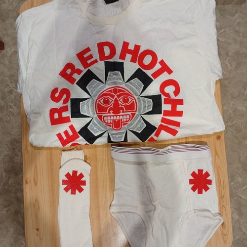 Chili Peppers Beware Red Hot special edition paint can with CD and merchandise