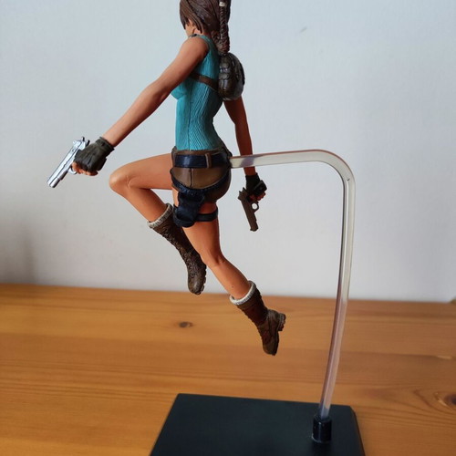 Lara Croft Tomb Raider Anniversary 2007 collectible figure with base and pistols
