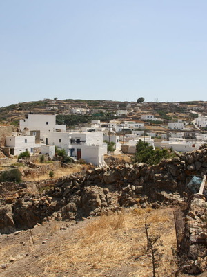 Land plot 1013 sqm with barn in Kimolos, within settlement