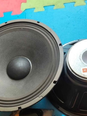 JBL 15" woofers like new, set of 2