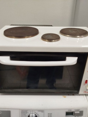 Perfect cooktop with 3 burners used in excellent condition