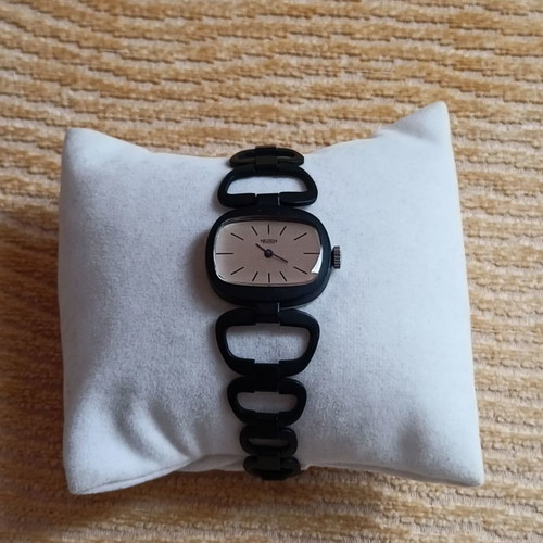 Newton vintage women's watch Swiss made '70s new, black-silver