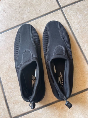 Men’s beach shoes size 44, like new, black