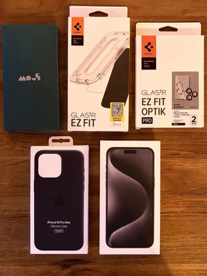 Apple iPhone 15 Pro Max 256GB Black like new with extras
