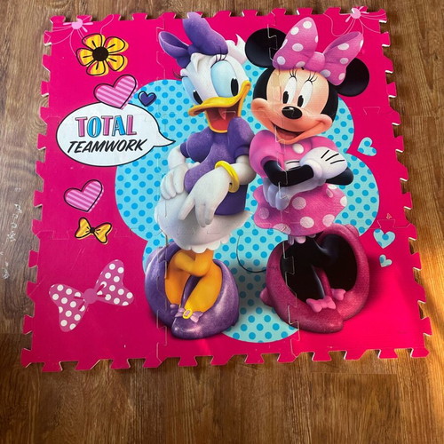 Children's puzzle mat 9 pieces 1 x 1 Minnie used