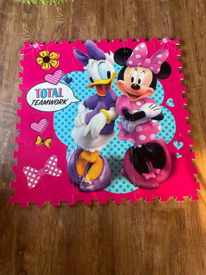 Children's puzzle mat 9 pieces 1 x 1 Minnie used