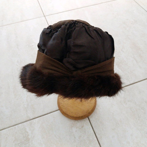 Fur hat natural hair Small like new, brown