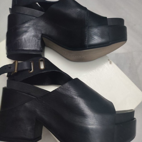 Luca Valentini black leather platform sandals size 38