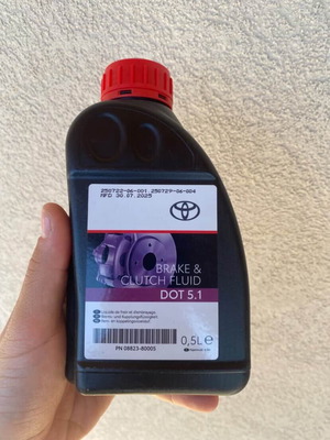 Toyota brake and clutch fluid new, DOT 5 and DOT 4