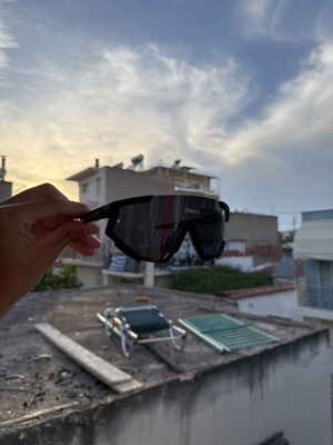 Prada sunglasses like new, black
