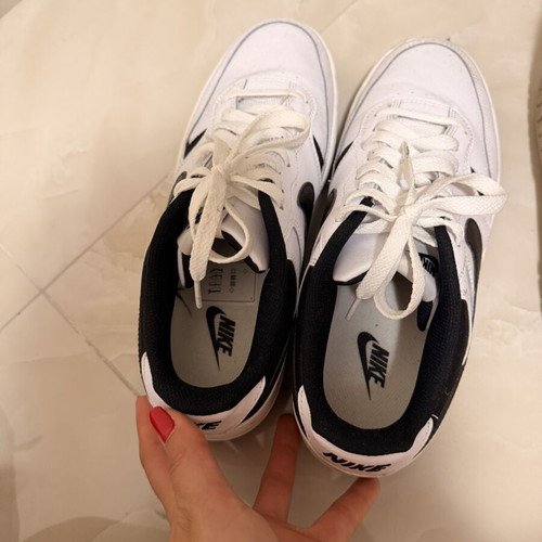 Nike sneakers size 42, black and white