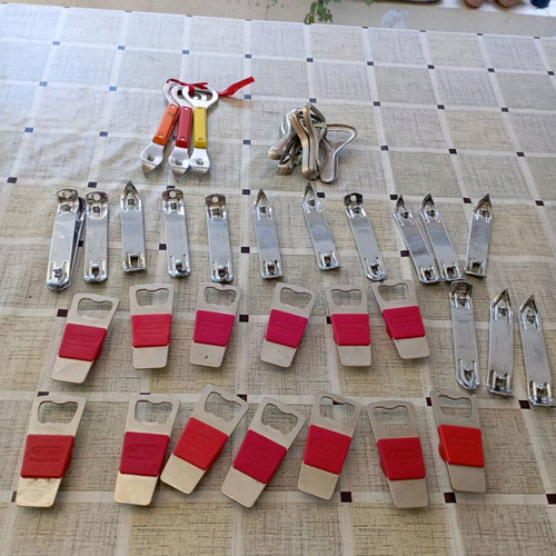 Bottle openers like new, assorted