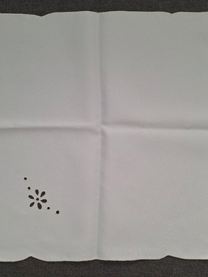 Set of 5 new white satin table runners with design