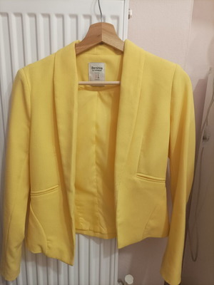 Yellow fitted jacket like new