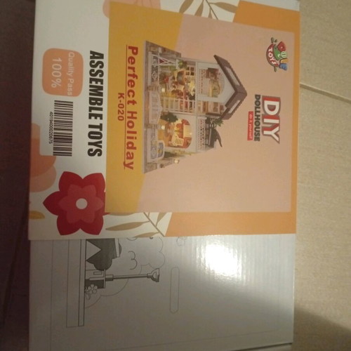 DIY Miniature Dollhouse with LED lighting like new, hobby craft