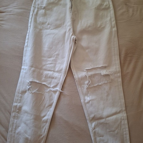 Mom high-waist white jeans with rips like new, Stradivarius, size M
