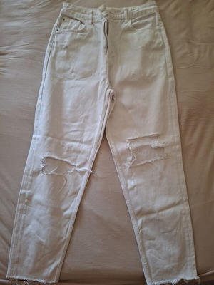 Mom high-waist white jeans with rips like new, Stradivarius, size M
