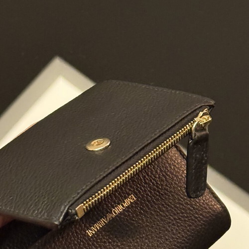 Πορτοφόλι Emporio Armani καινούργιο, δερμάτινο, μαύρο, με κουμπί