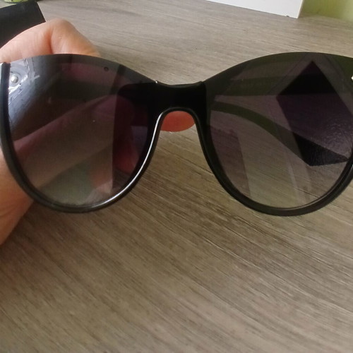 Sunglasses like new, black