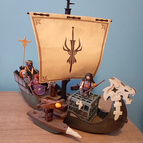 Playmobil ship with 3 figures like new