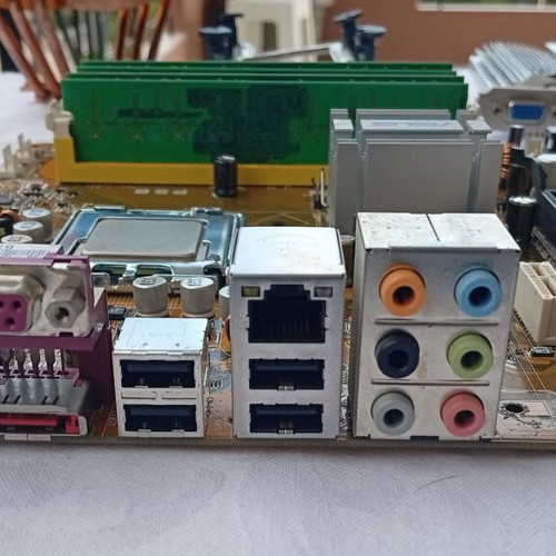 Asus P5B motherboard CPU combo used, Intel Core 2 Duo E6400, 2GB RAM