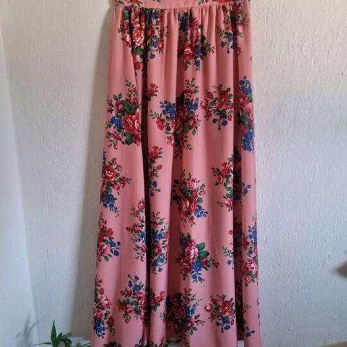 Caravan set like new, floral, medium skirt and small top