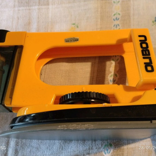 Vintage OUBOU TK-501W travel iron used, dual voltage