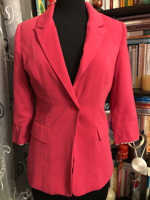 Women's fuchsia blazer like new with herringbone pattern and belt