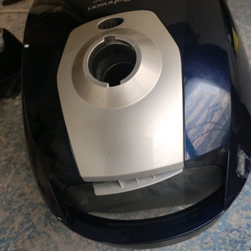 Rohnson 4AAAA 700 watt vacuum cleaner used with fabric bag