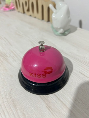 Kiss bell like new, reception