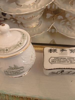 Set of decorative porcelain containers Mlesna and Chinese technique like new