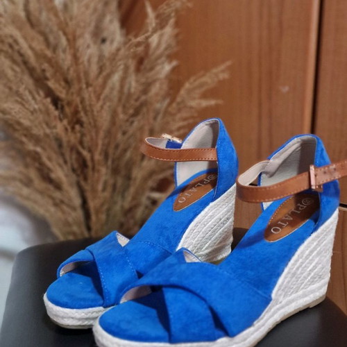 Women's platforms new, size 38
