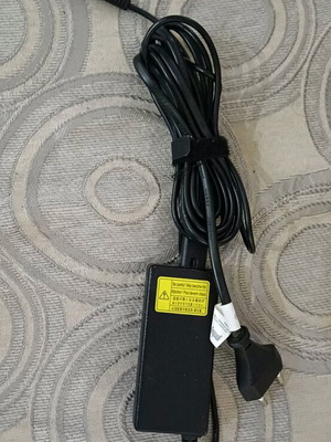 Toshiba laptop charger like new, Output 19V 2.7A