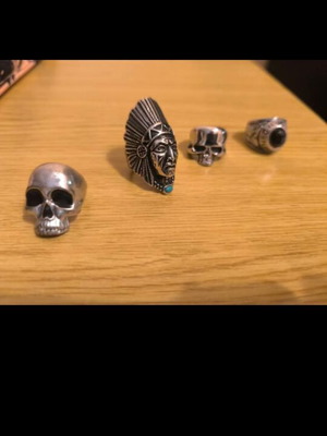 Rings set of 4 like new