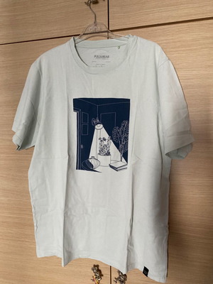 T-shirt blue XL like new, worn few times