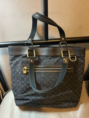 Authentic Louis Vuitton Tote Bag (final price!!)
