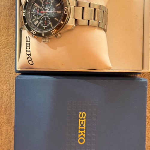 Seiko watch chronograph 100m like new, silver men's